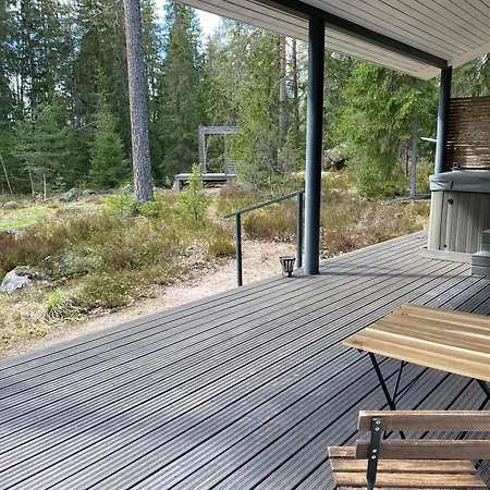 Sauna In Nuuksio With Private Hot Tub * 에스포