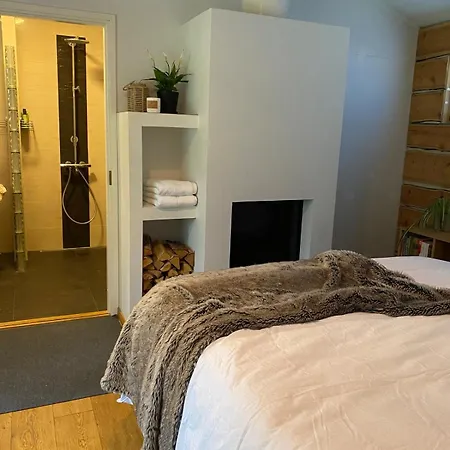 Sauna In Nuuksio With Private Hot Tub * 에스포