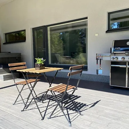 Sauna In Nuuksio With Private Hot Tub Dağ evi *