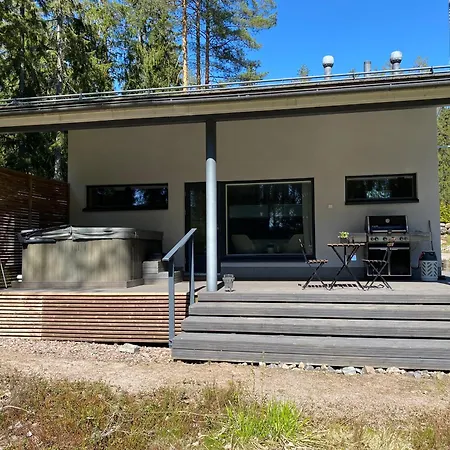 Sauna In Nuuksio With Private Hot Tub * 에스포
