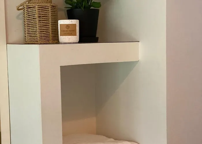 Sauna In Nuuksio With Private Hot Tub * 에스포