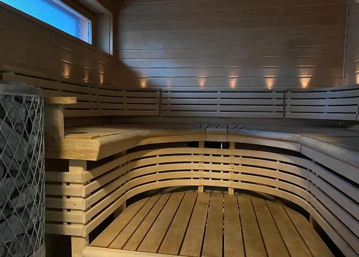 Sauna In Nuuksio With Private Hot Tub Espoo