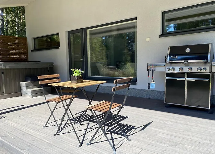 Sauna In Nuuksio With Private Hot Tub 샬레 *